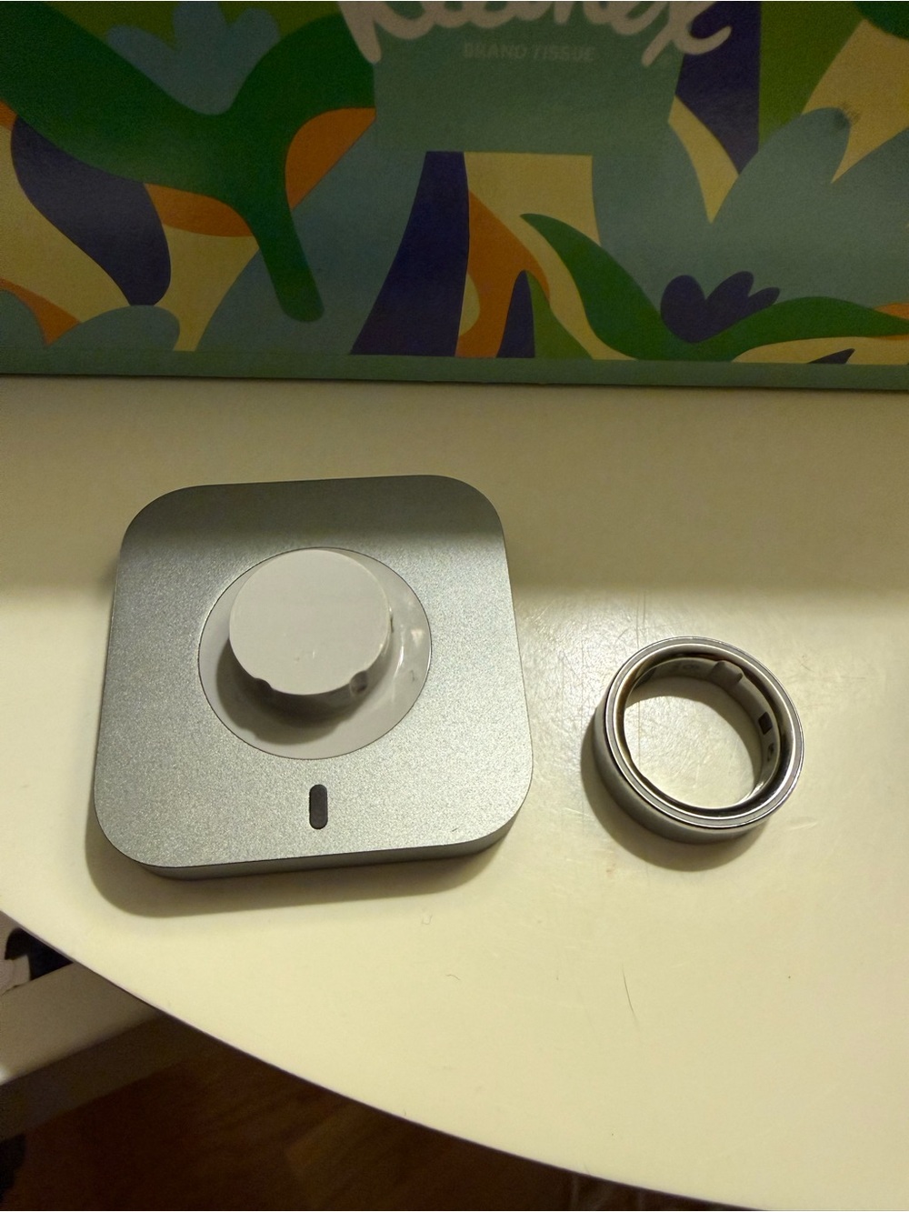 Oura 4, silver size 9 and charger